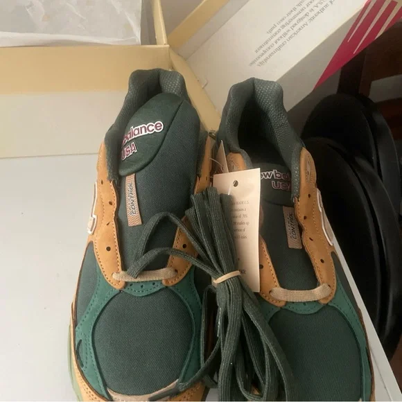 Brand new shoes still have the tag on them never been worn